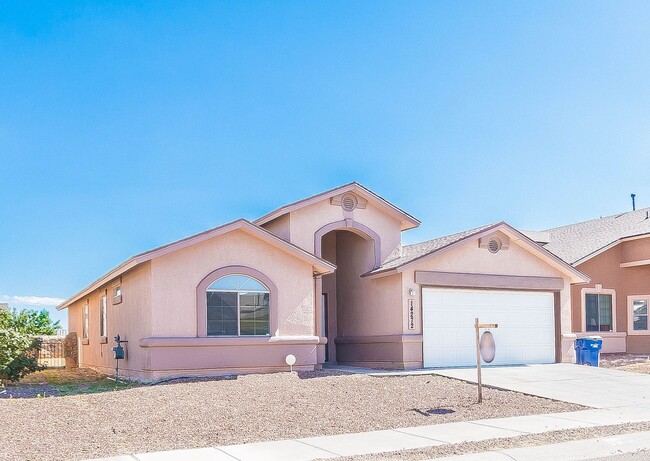 Building Photo - Lovely 3 bedroom 2 bath located in East El Paso!!