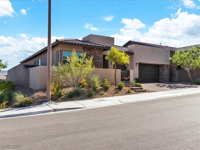 Building Photo - 11837 Grassy Pln Ave