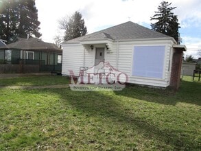 Building Photo - 240 21st St