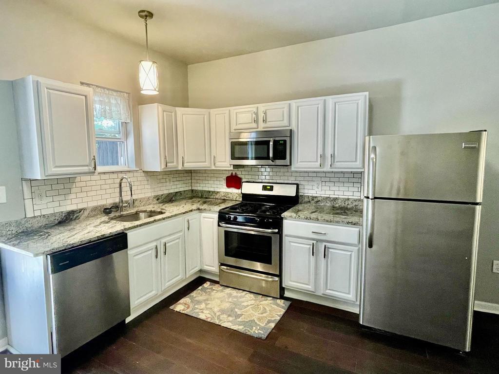 Primary Photo - 1455 N 30th St