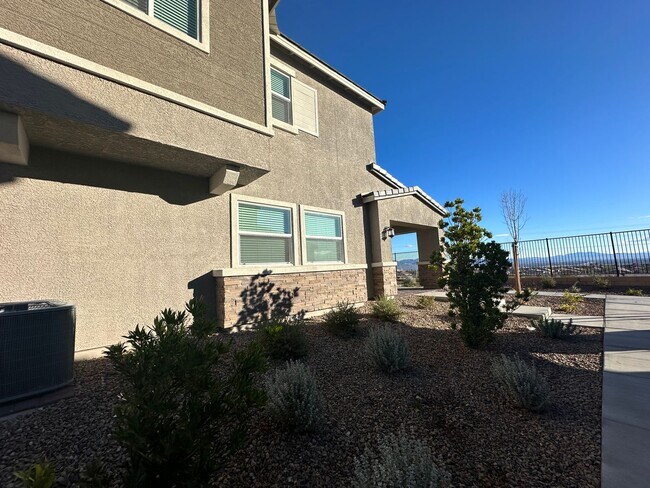 Building Photo - Brand New with VIEWS