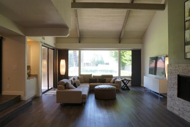 Foto del edificio - Seasonal Rental - Furnished 3 bed / 3 bath...