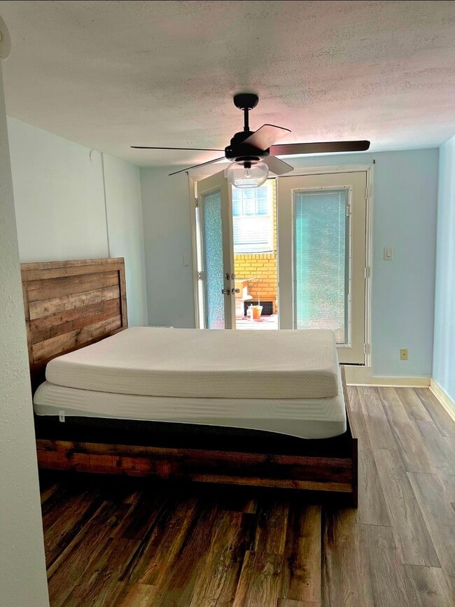 Building Photo - 2606 Stanford St