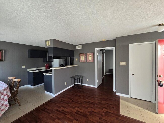 Foto del edificio - 2750 Holly Hall St