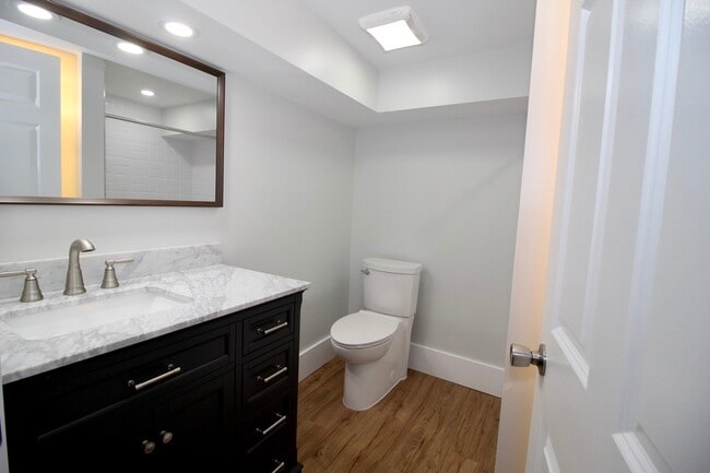 Building Photo - 6841 Buckingham Place