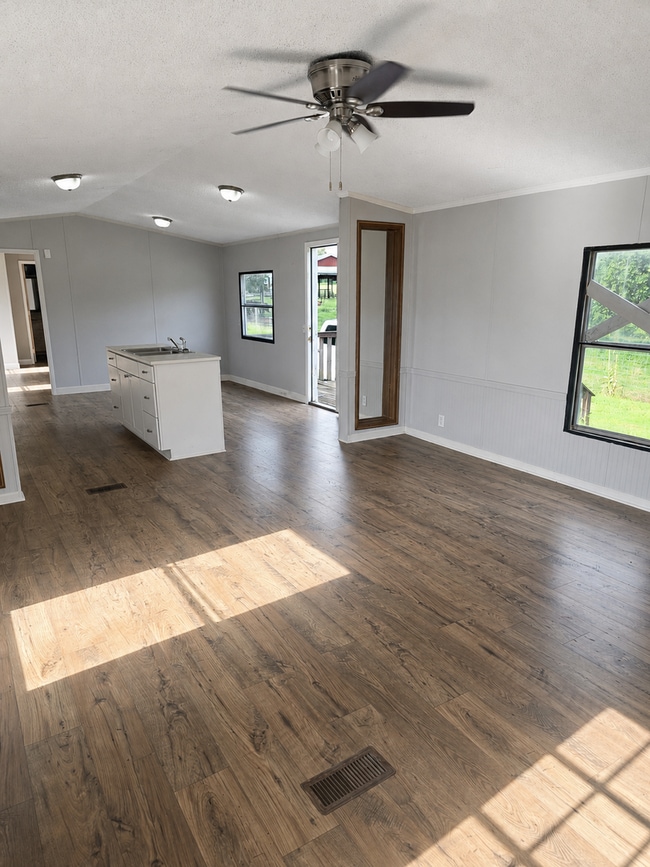 Building Photo - Peaceful 2-Bedroom Home with Country Views in Sparta