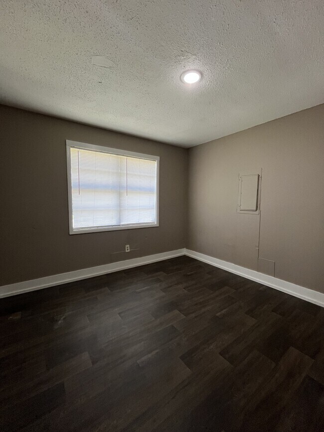 Foto del edificio - 1217 Forrest Mann Cir