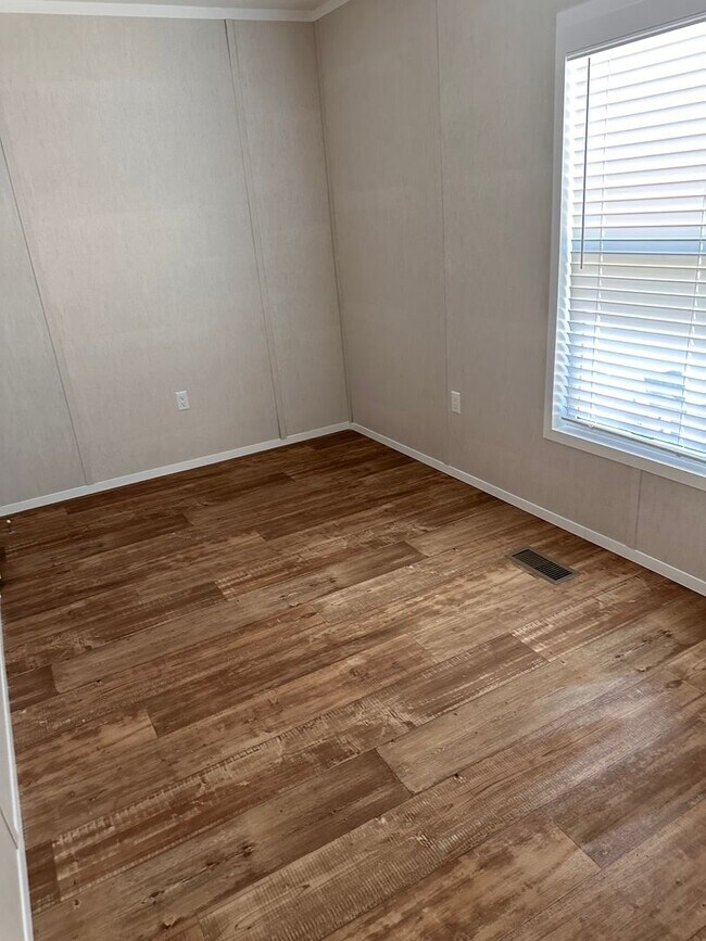 Building Photo - BRAND NEW-3 Bedroom / 2 Bath