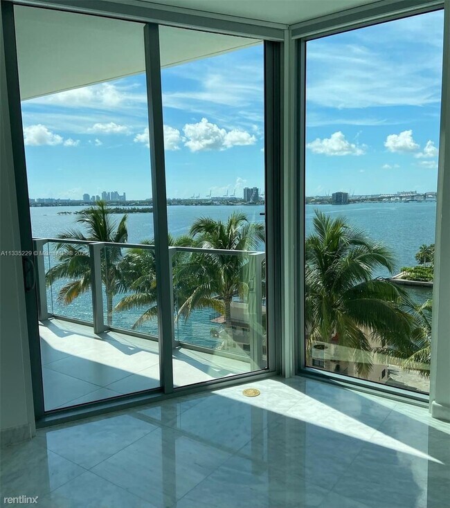 Foto del edificio - 1 br, 2 bath Condo - 2900 NE 7th Ave