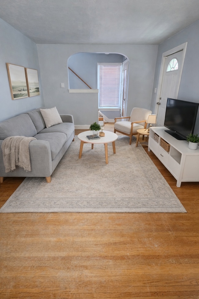 Building Photo - 3 Bedroom 1.5 Bath **Coming Soon**