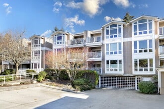 Building Photo - 702 Kirkland Way