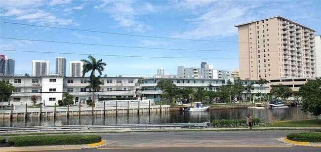 Foto del edificio - 250 Layne Blvd