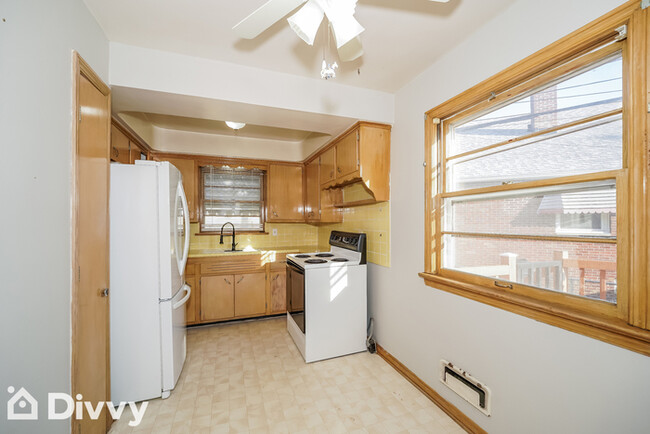 Building Photo - 6319 Chestnut Hills Dr