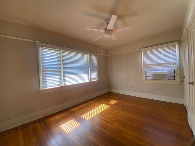 Foto del edificio - Cute House Less than 2 Blocks to Morley Fi...