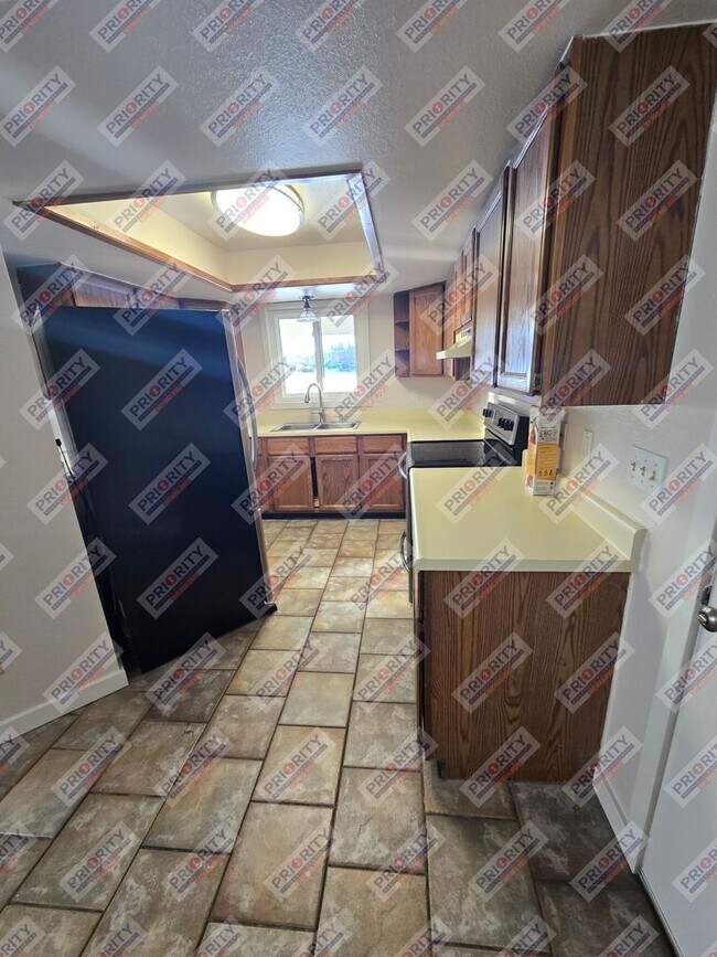 Foto del edificio - Single family home with a garage