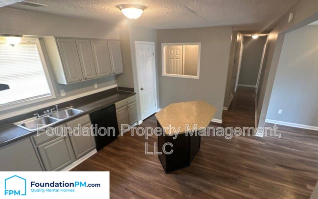Building Photo - 2921 Normandy Dr