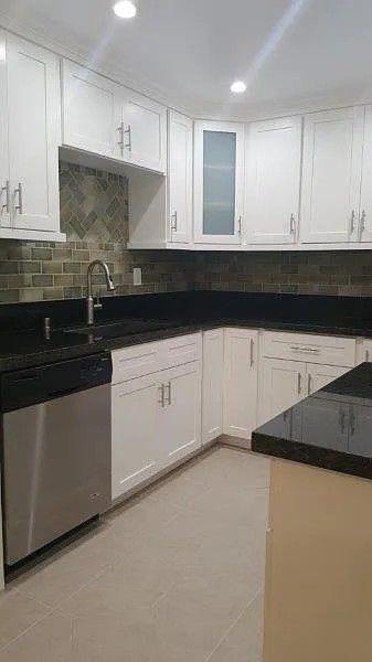 Foto del edificio - 4633 Marine Ave
