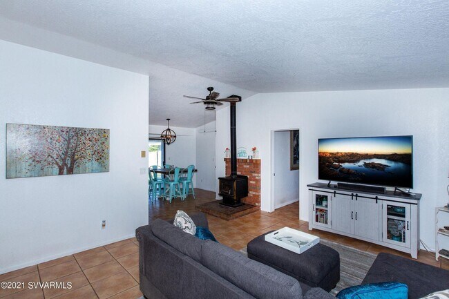 Foto del edificio - 552 E Lamarcia Dr