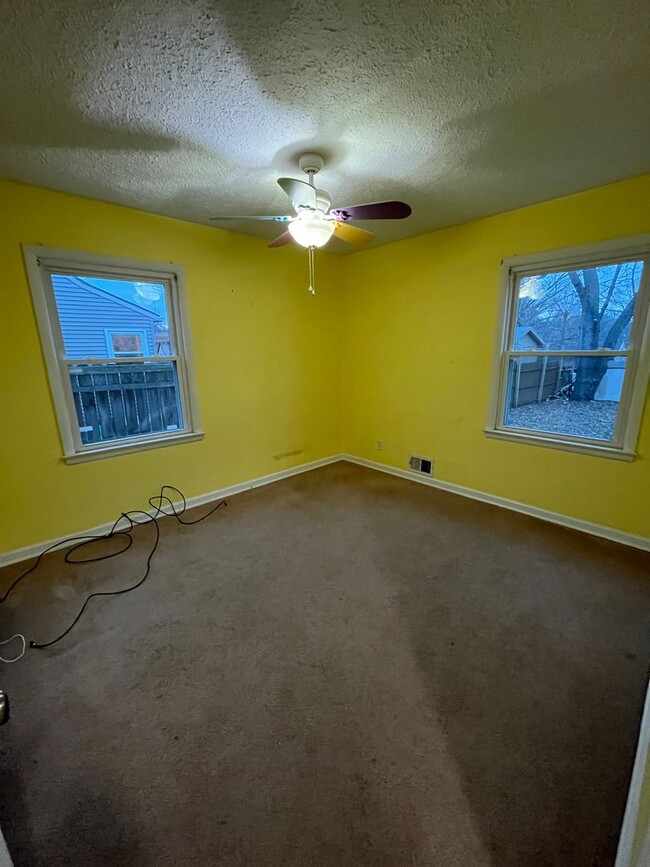 Building Photo - 3 bedroom 2 bath home in Rolling Green nei...