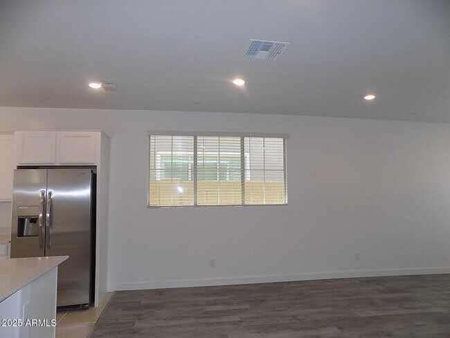 Building Photo - 1159 E Sabino Dr