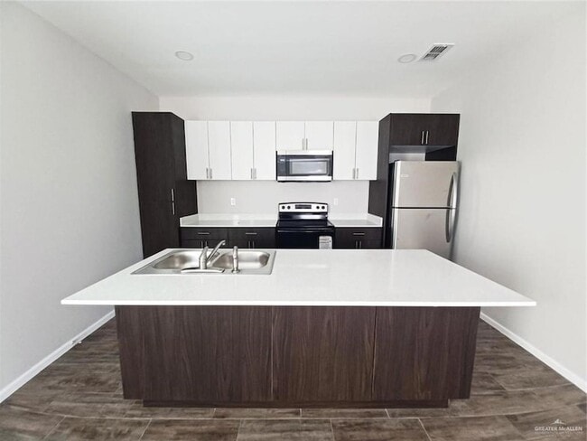 Building Photo - 811 E Starr Rd