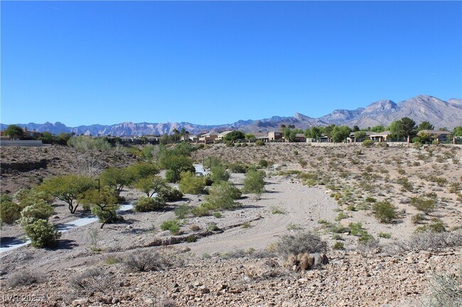 Foto del edificio - 733 Chase Tree St