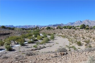 Building Photo - 733 Chase Tree St