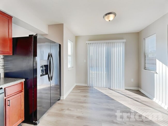 Building Photo - 561 Grassy Bend Dr