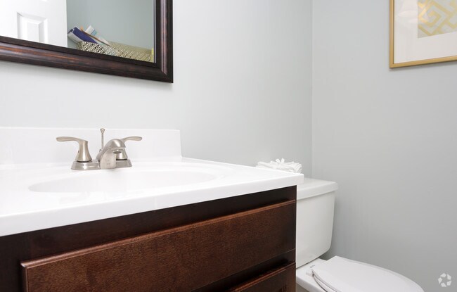 2BR, 1.5BA - 917 SF - Park East Apartments