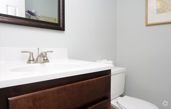 2BR, 1.5BA - 917 SF - Park East Apartments