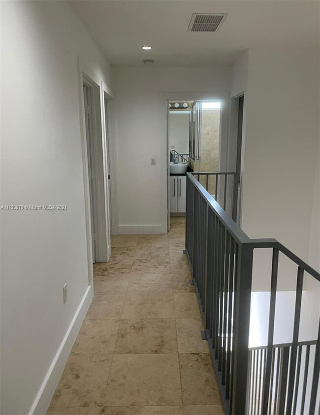 Building Photo - 2772 SW 31st Ct
