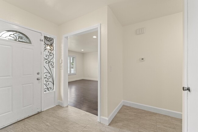 Foto del edificio - 158 Covington Dr