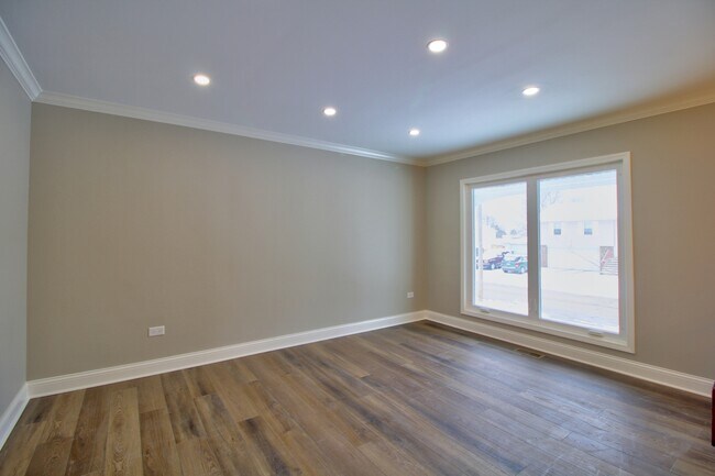 Building Photo - 312 Hickory Ave