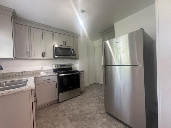Building Photo - SW City Duplex!