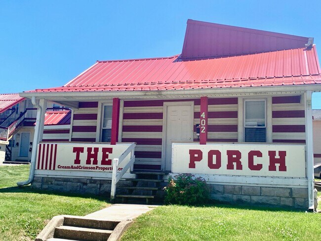 Foto del edificio - "The Porch" - ABNB, Short Term, monthly and long-term RENTAL. Famous IU Tailgate house