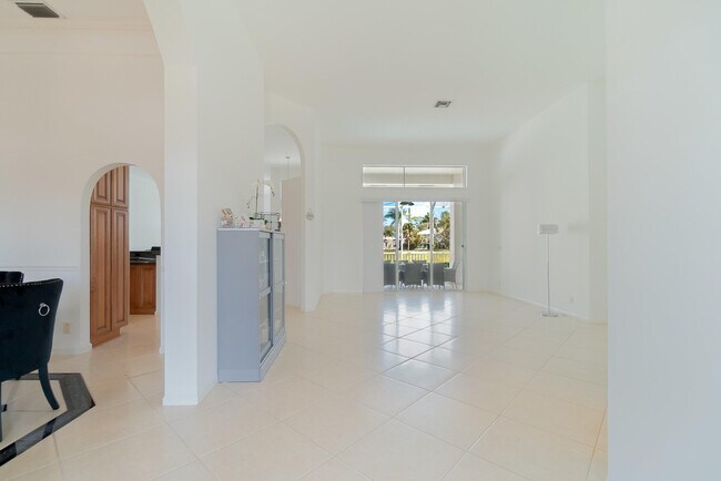 Foto del edificio - 15761 Cedar Grove Ln