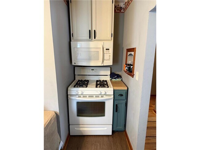 Foto del edificio - 320 E Main St