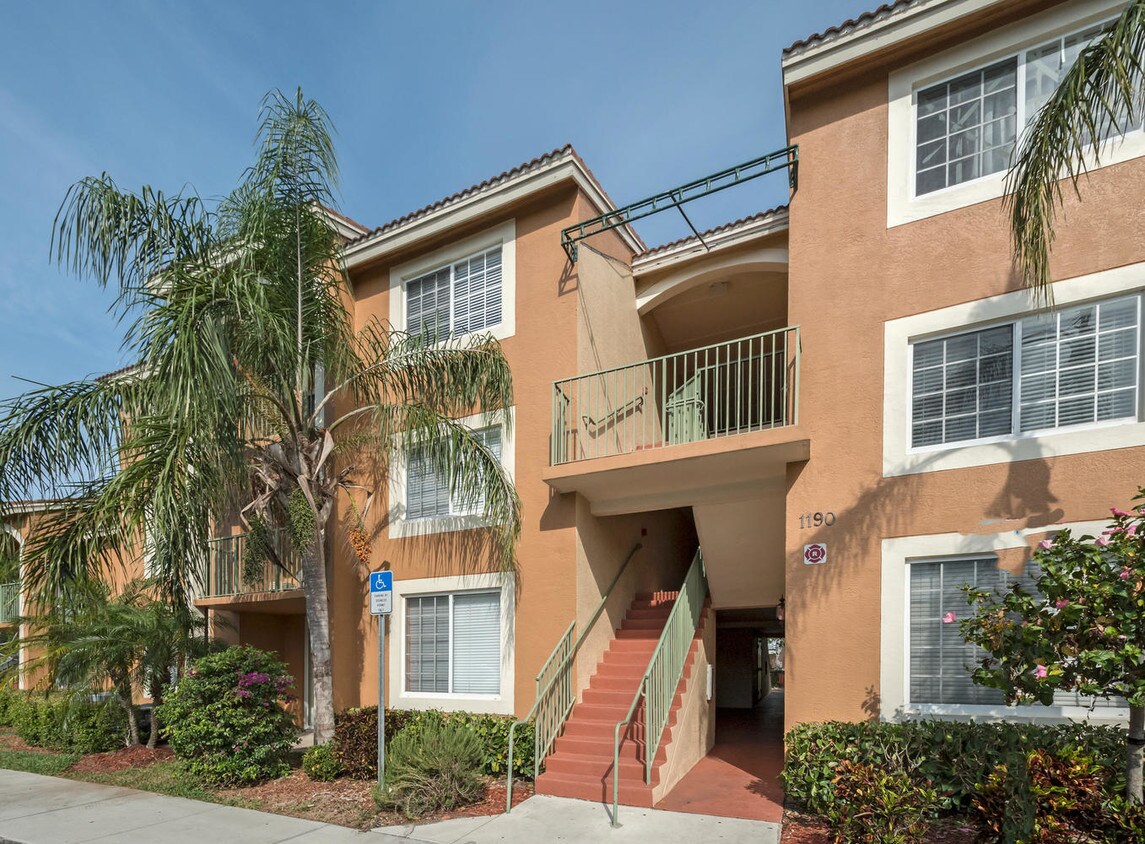 1190 Wildwood Lakes Blvd, Naples, FL 34104 Condo for Rent in Naples