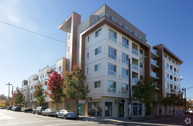 Building Photo - Linden
