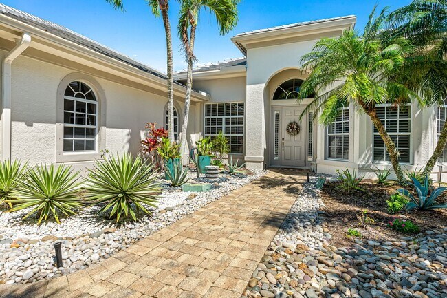 Building Photo - GORGEOUS POOL HOME FOR RENT IN NORTH NAPLES