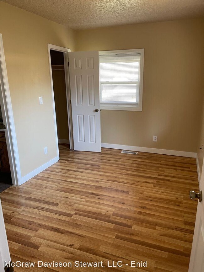 Building Photo - 2 br, 2 bath House - 524 East Broadway Ave.