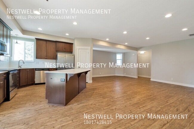 Building Photo - 3-bed Townhome in Farmington