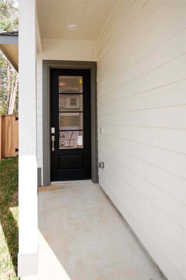 Building Photo - 665 Royal Arch Dr