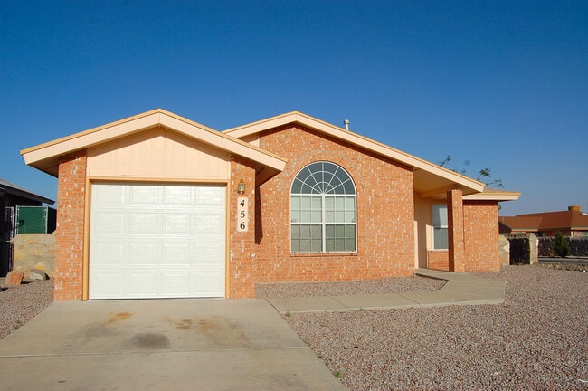 Building Photo - 456 Von Bargen Dr