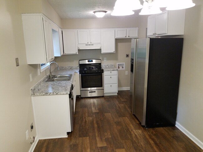 Kitchen - 816 Bellemeade Way SW