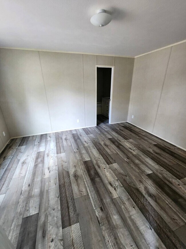 Foto del edificio - 14142 Lorraine Rd
