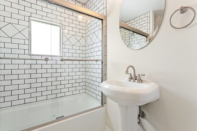 Foto del edificio - Completely Renovated 3 Bedroom Home in Upp...