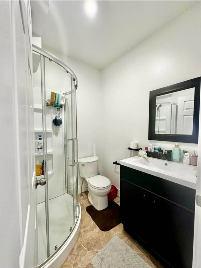 Building Photo - 3 Bedrooms - 2 Bathroom Apartment - Availa...