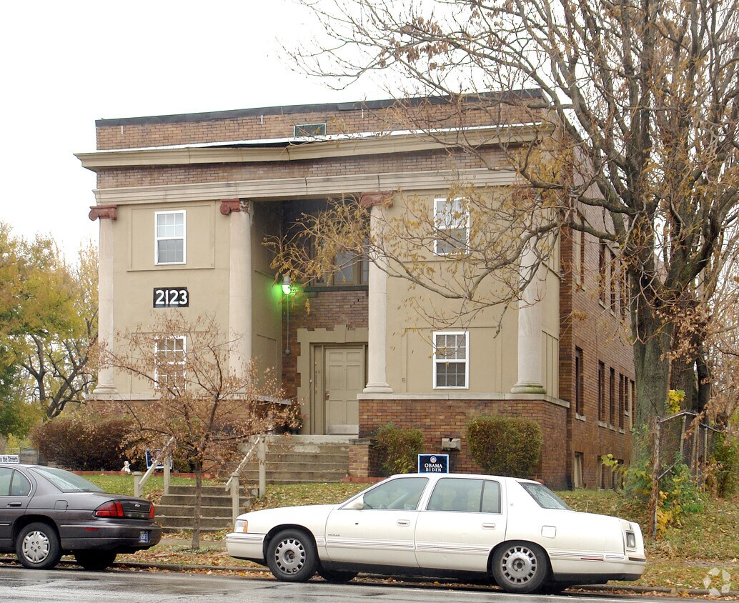 Foto principal - 2123 N College Ave