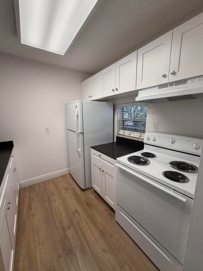 Building Photo - 8720 N Sherman Cir